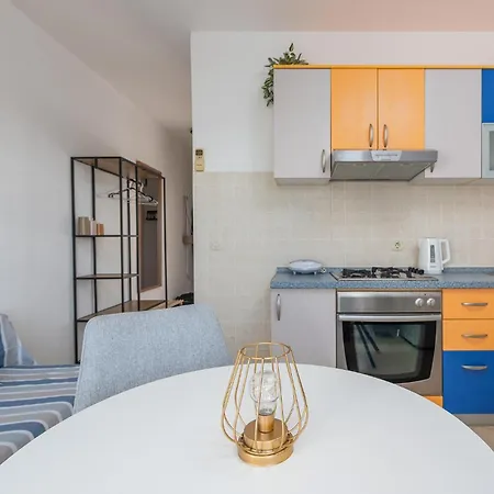 1 Bedroom Beautiful In Kozino