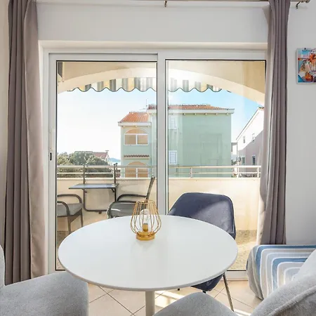 Appartement 1 Bedroom Beautiful In Kožino