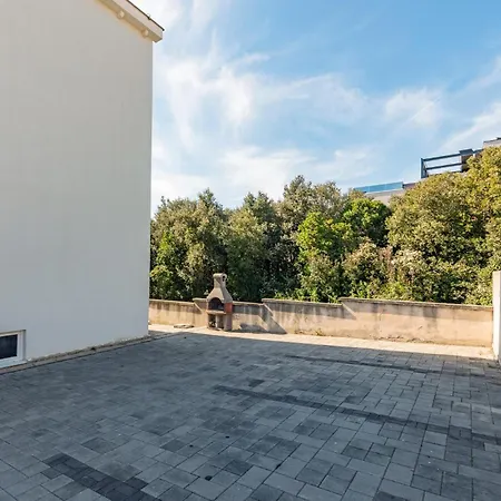 1 Bedroom Beautiful In Kožino