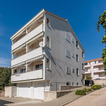 Appartement 1 Bedroom Beautiful In *