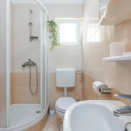 1 Bedroom Beautiful In Apartment *